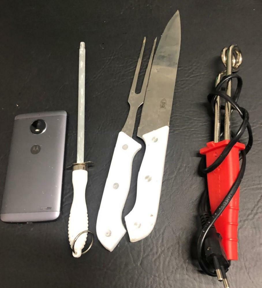 Objetos apreendidos com os adolescentes. Foto: Divulgação