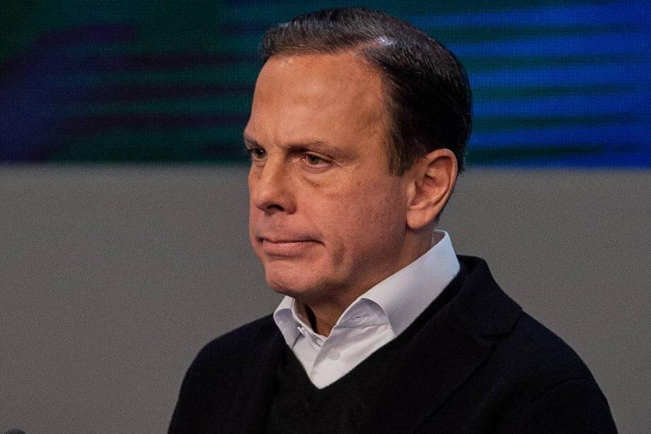 Governador interrompeu discurso para chamar atenção de Coronel. Foto. Folhapress