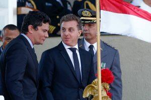 Moro tenta construir pontes