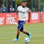Daniel Alves reapareceu no campo para penúltimo treino antes do jogo com CSA (Foto: Érico Leonan / saopaulofc.net)