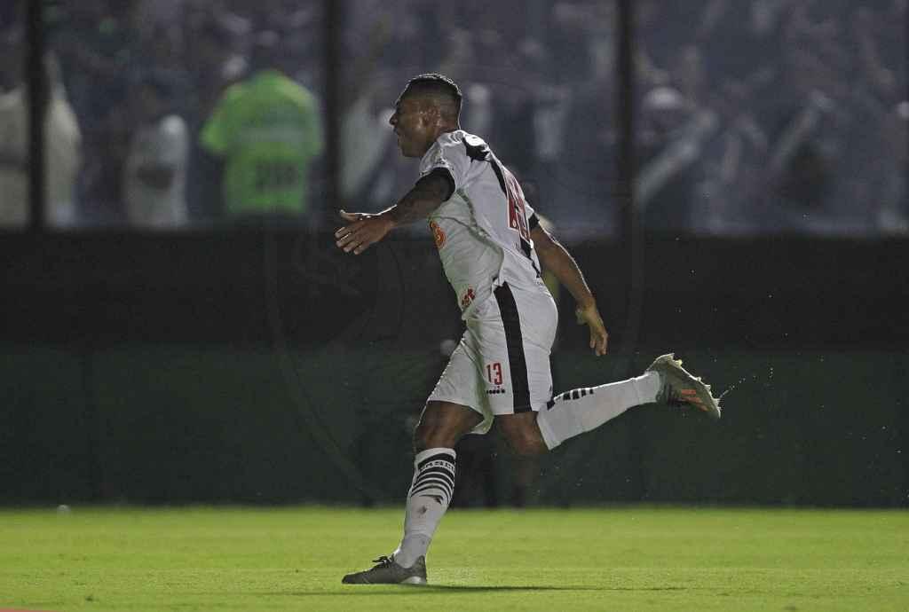 Guarin vibra com o gol marcado que deu a vitória ao Vasco (Foto: Rafael Ribeiro/Vasco)