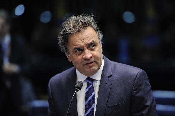 Aécio Neves é um economista e político brasileiro filiado ao Partido da Social Democracia Brasileira
