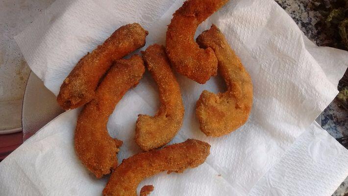 Frite em óleo quente até ficar douradinho