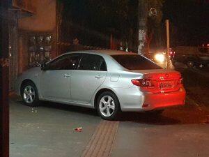 Oswaldo estava em carro quando foi assassinado a tiros. (Foto: Vinicius Costa)