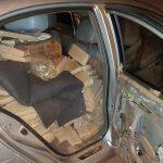 Carro estava lotado de droga (Foto: Divulgação