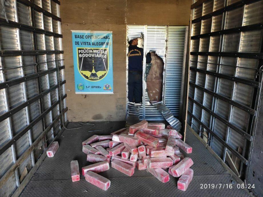 Compartimento oculto descoberto pela PMA. Foto: Divulgação