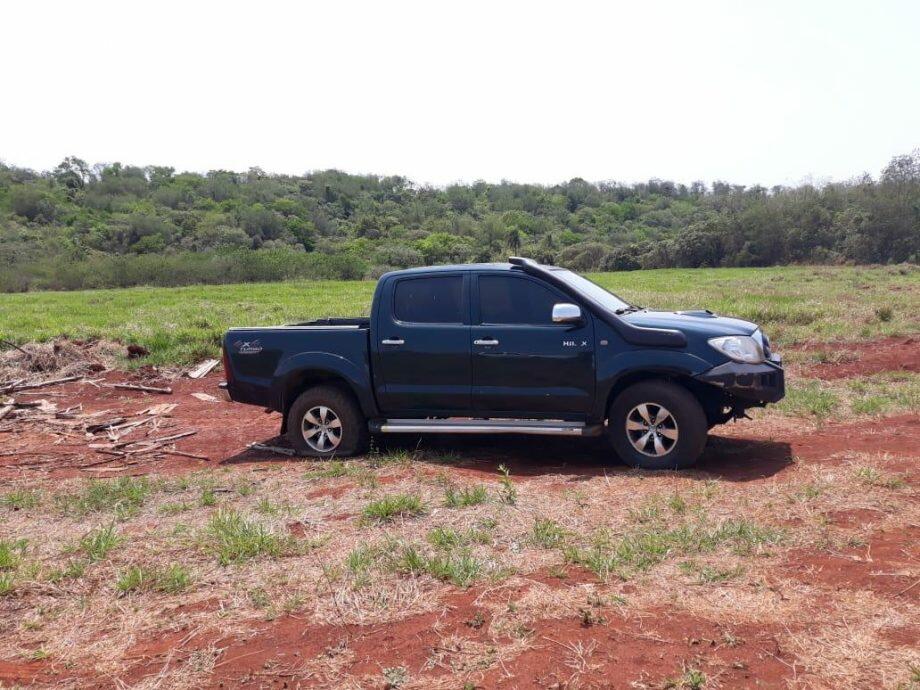 Caminhonete foi abandonada em Ponta Porã (Foto: Divulgação)