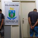 Dois suspeitos presos pela PM. Foto: Divulgação
