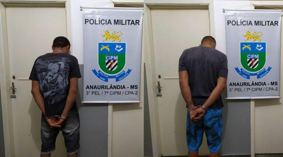 Dois suspeitos presos pela PM. Foto: Divulgação