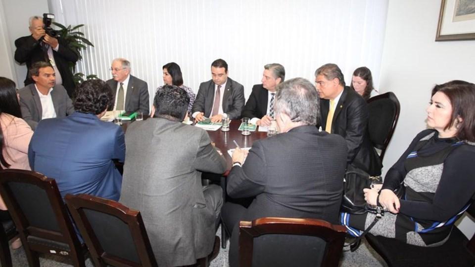 Bancada reunida com prefeito Marquinhos Trad em Brasília (Divulgação)