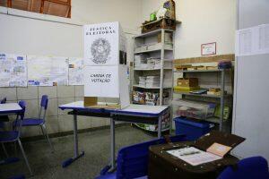 Cabinas foram cedidas pela Justiça Eleitoral (Foto: Henrique Arakaki | Midiamax)