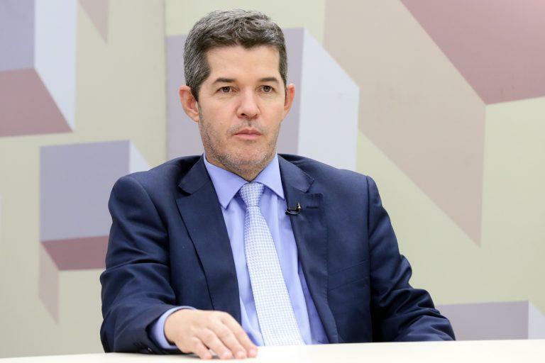 Delegado Waldir disse em vídeo que passa a liderança do PSL para Eduardo Bolsonaro. (Luis Macedo