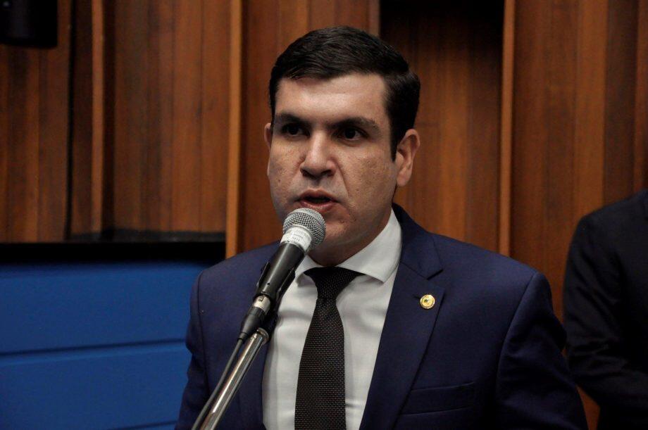 Deputado estadual Jamilson Name durante pronunciamento na Assembleia Legislativa. (Luciana Nassar