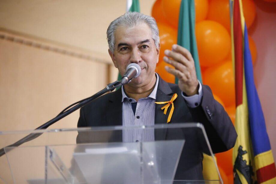 Governador Reinaldo Azambuja durante discurso. (Foto: Marcos Ermínio)