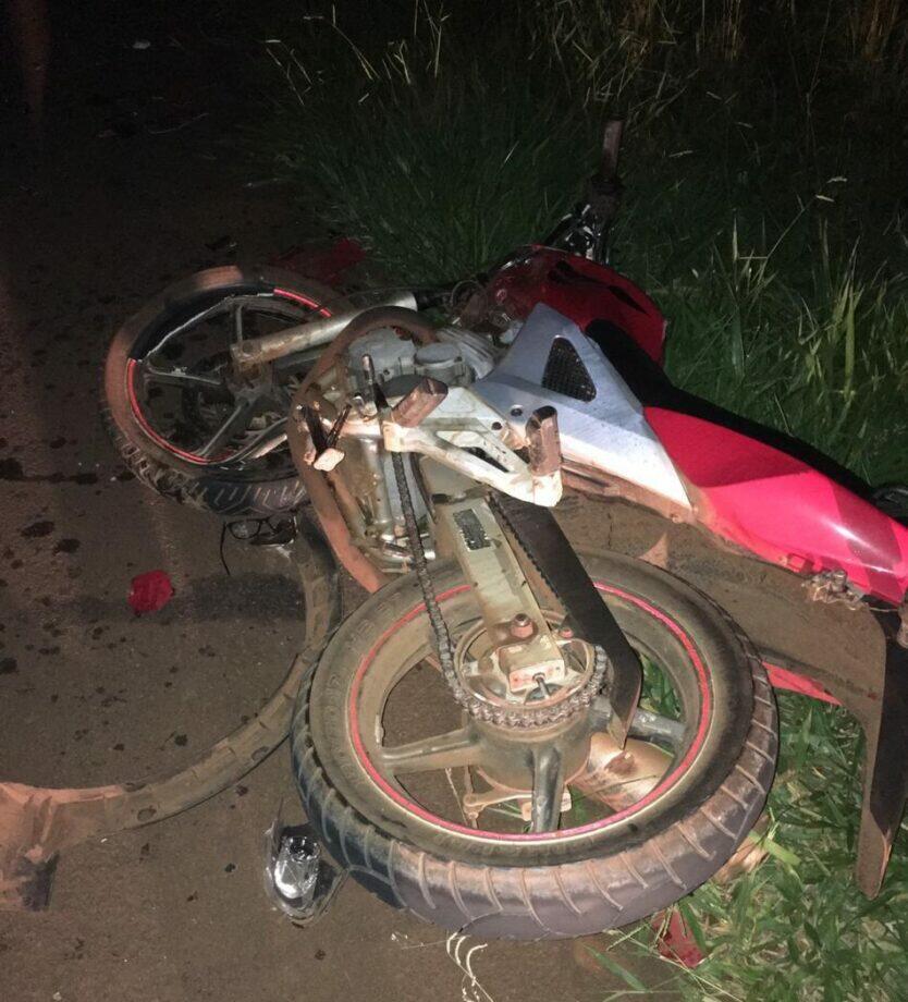 Acidente envolvendo moto deixou um rapaz morto na MS-060. (Foto: Leitor)