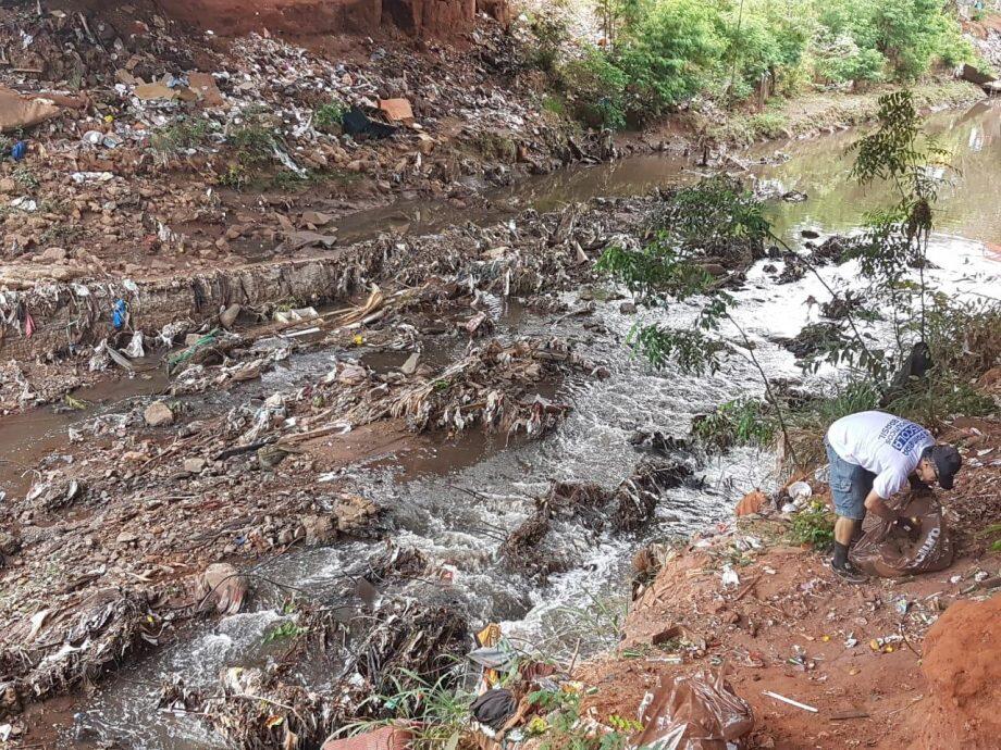 A limpeza do Rio Anhanduí vai acontecer todos os sábados pela manhã (Foto: Ana Palma)