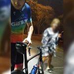 Ciclista foi impedido de se proteger da chuva. (Foto: Reprodução
