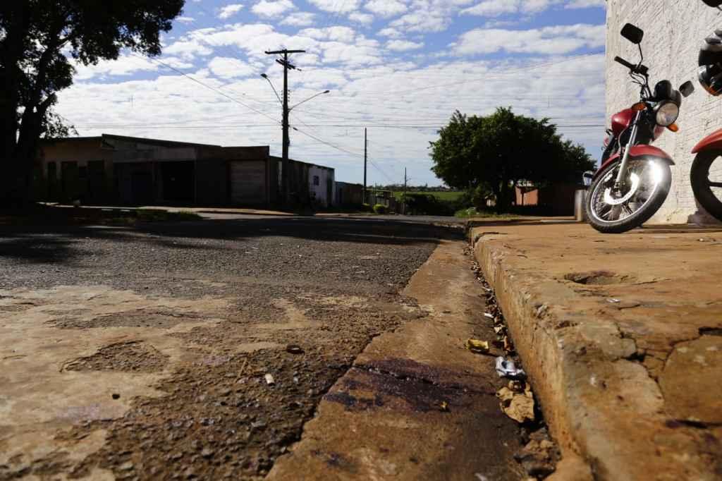 Três rapazes foram baleados e um deles morreu. (Foto: Marcos Ermínio)