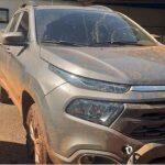 Carro estava atolado e com vidros quebrados. Foto: Divulgação