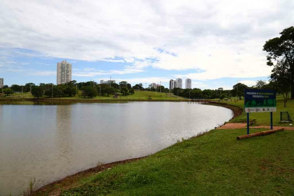 Água deu lugar ao sedimento que tomava conta do lago no Parque das Nações