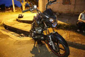 Motociclista teria passado a preferencial (Foto: Leonardo de França)