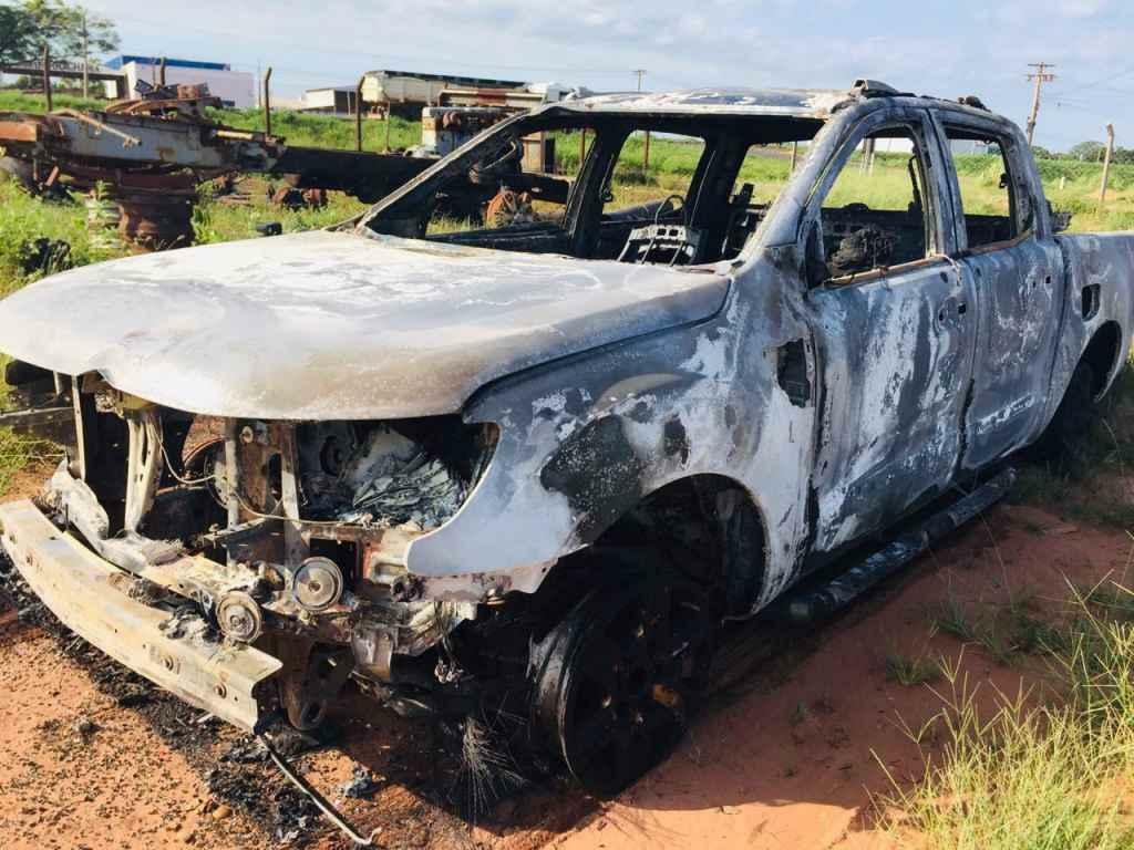Caminhonete ficou destruída