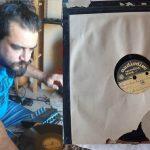 Maestro Martinelli e um disco antigo de Lídia