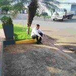 Governador senta na calçada