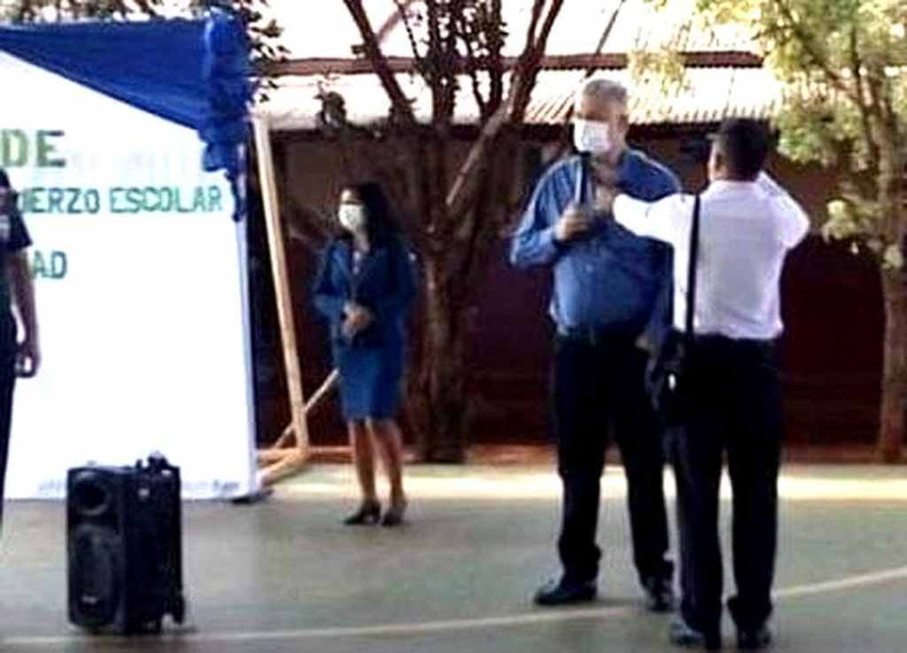 Político tem participado de entrega de merenda escolar em escolas municipais