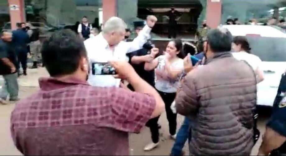 Intendente licenciado trocou socos com mãe de umas das vítimas logo após o crime