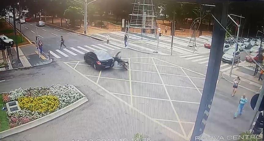 Motorista tentou fugir após atingir ciclista