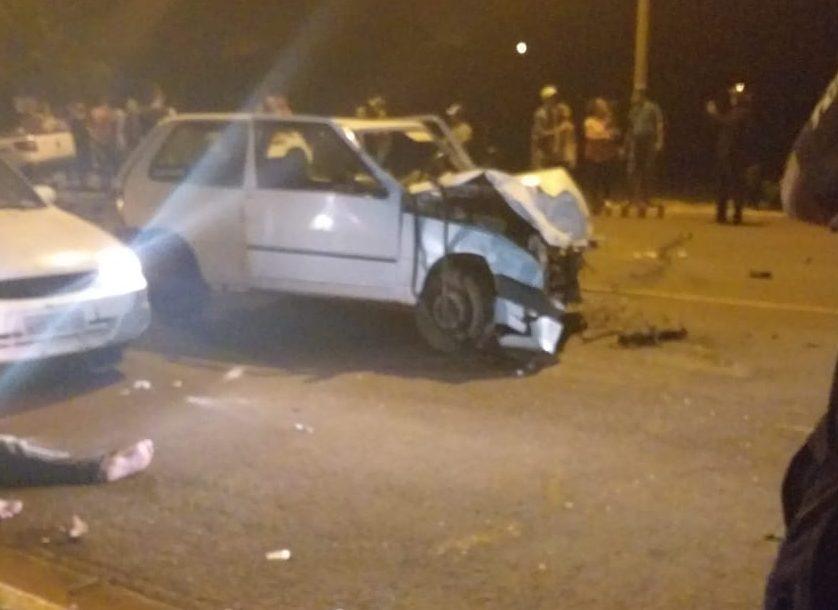 Frente do Fiat Uno envolvido na batida ficou destruída (Foto: Whasapp Midiamax)