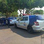 Guardas encontraram acusado nas proximidades do estabelecimento comercial