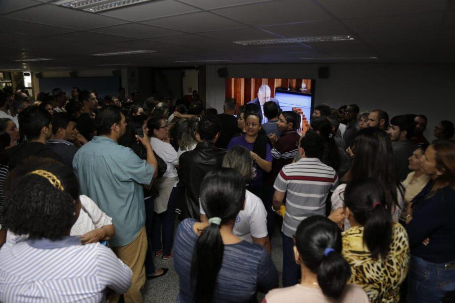 Professores lotaram plenário e muitos ainda acompanharam votação do saguão (Foto: Marcos Ermínio | Jornal Midiamax)