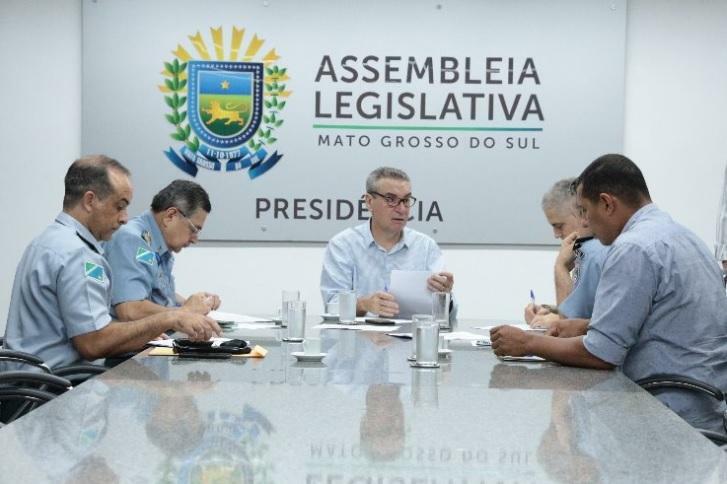 Deputado Paulo Corrêa e comandantes de corporações assinam termos de cooperação para exibir programas na TV ALEMS