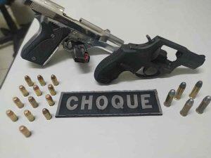 Armas foram apreendidas