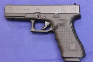 Dupla que cometia furtos em Campo Grande é presa com pistola e revólver em casa