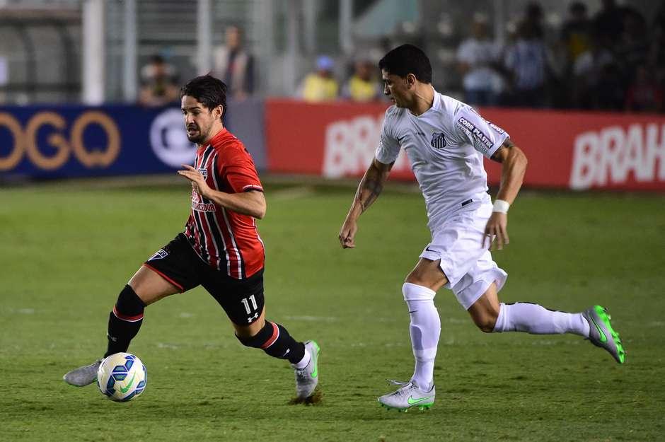 Santos atropela o São Paulo na Vila e encosta no G4