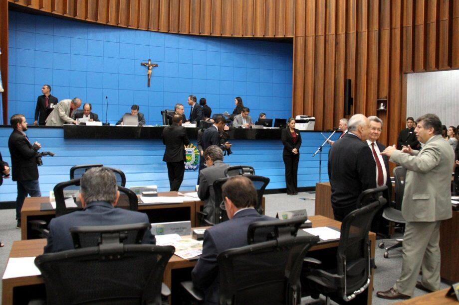 Deputados no plenário da Assembleia Legislativa de MS