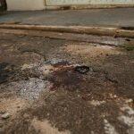 Vítima foi esfaqueada na frente da casa. Foto: Leonardo de França