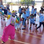 Oficinas acontecem durante as aulas de arte
