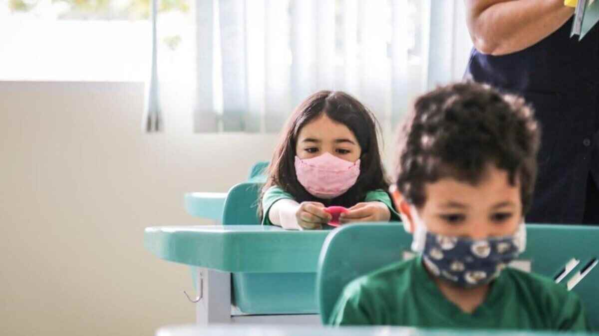 "Elas poderiam levar a covid para os idosos em casa"