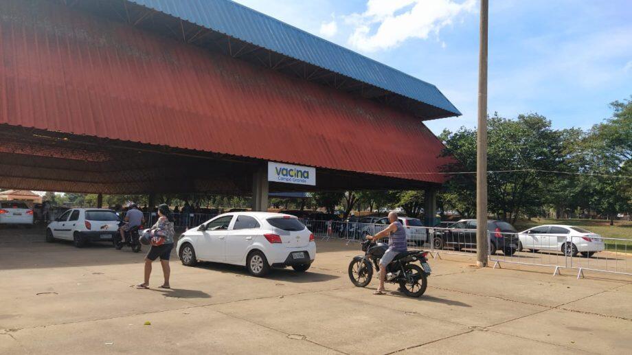 Parque Ayrton Senna sendo usado como polo de vacinação drive-thru
