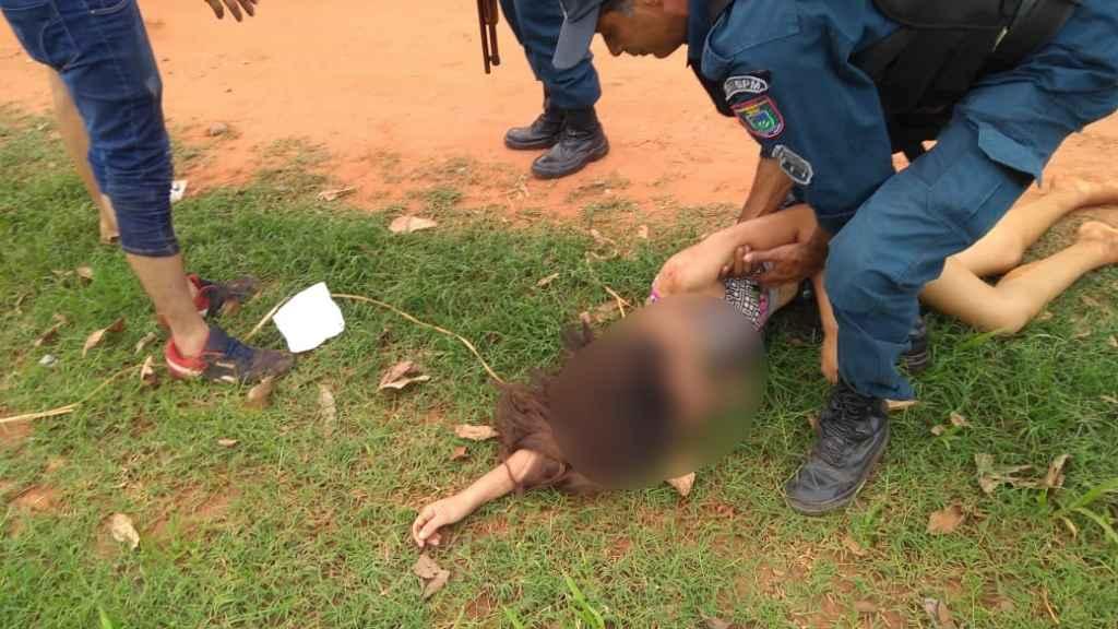 Menina foi socorrida pelos policiais / Foto: Divulgação