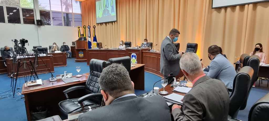 Vereadores de Dourados discutem projetos antes da votação
