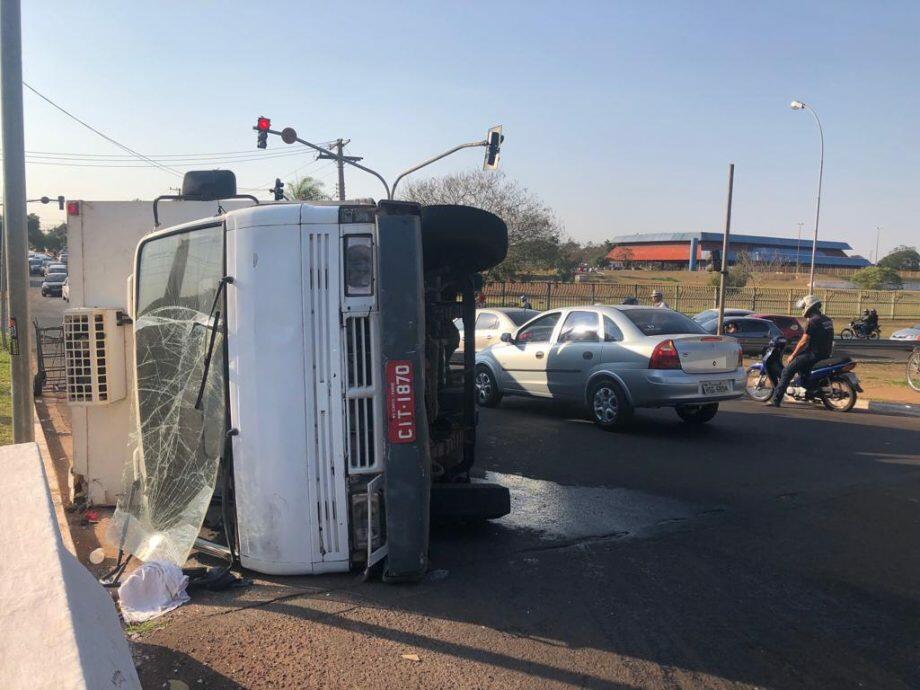 (Carga teve de ser recolhida da pista