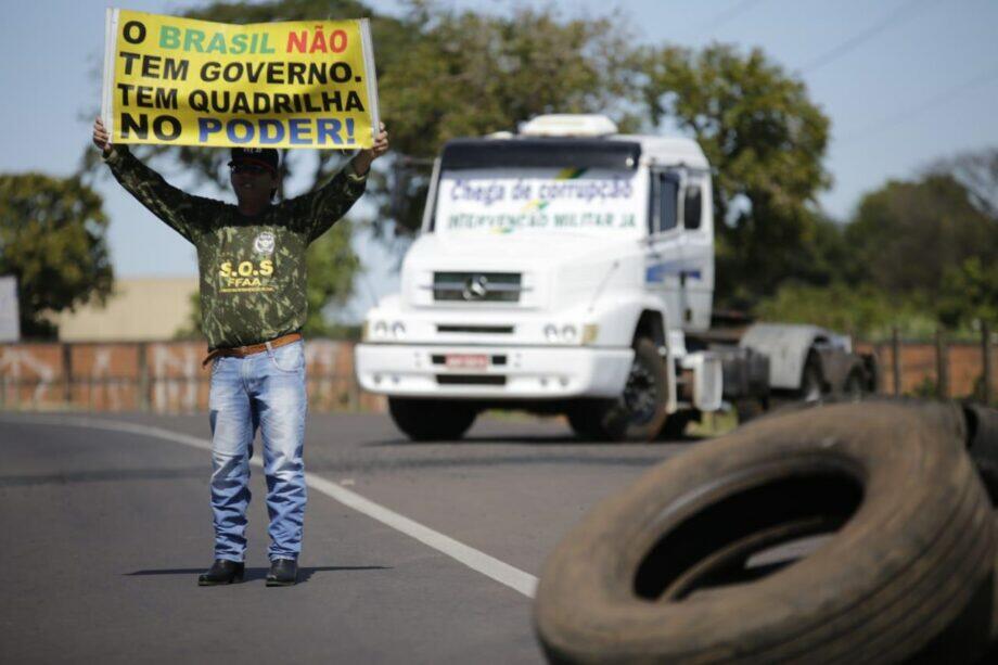 Caminhoneiros em greve em maio de 2018 pedem apoio de outras categorias | Foto: Marcos Ermínio | Arquivo Midiamax