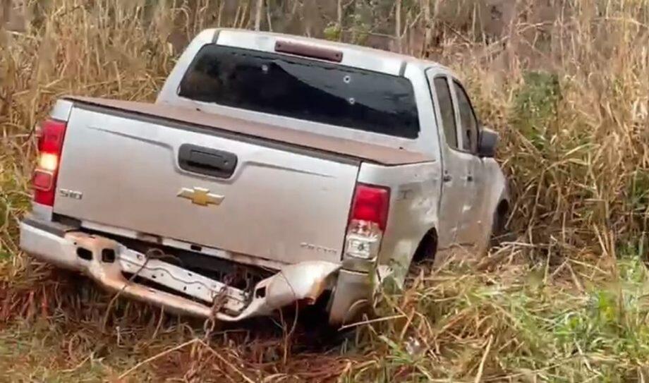 Duas camionetes foram apreendidas e dois homens presos