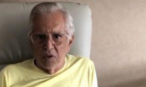O humorista de 85 anos passou por um cateterismo