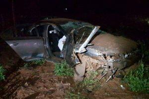 O carro roubado estava recheado de maconha. (Foto: ViaWhatsApp)